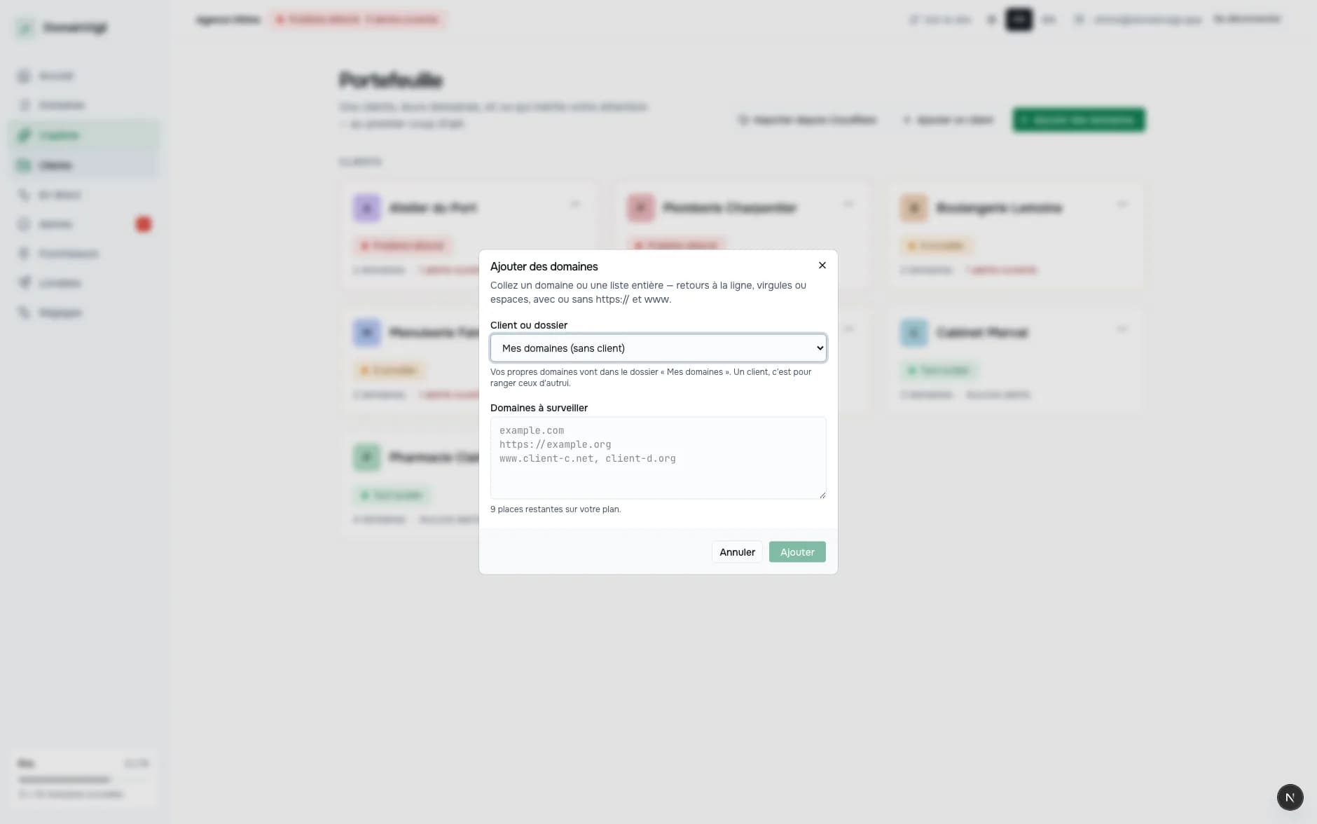 L'écran d'ajout de DomainVigil : on colle une liste de domaines, on choisit le client.